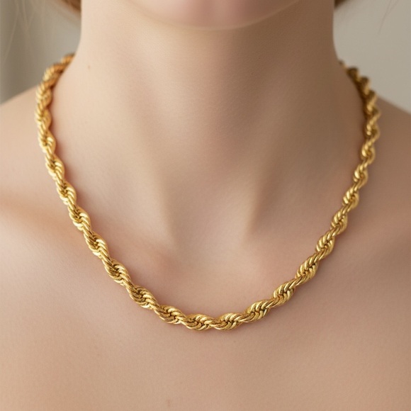 Jewelry - Elegant Gold Rope Necklace